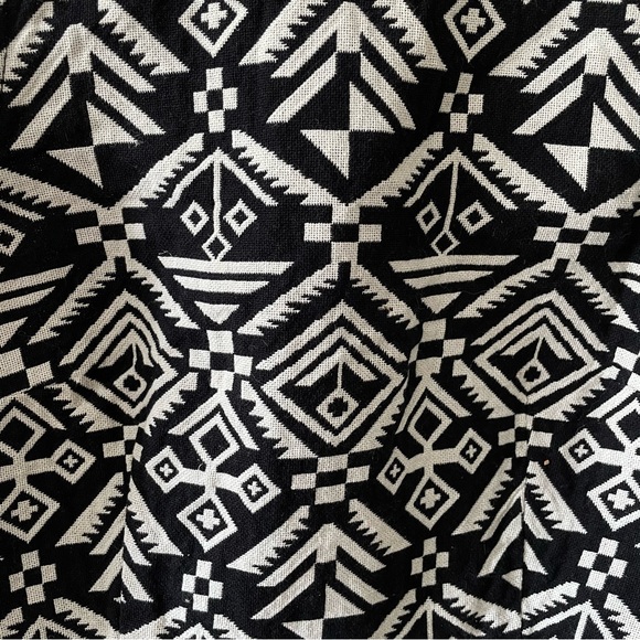 🦓 H&M | Aztec Tribal Racer Crop Tank Top 🦓 - Picture 4 of 12